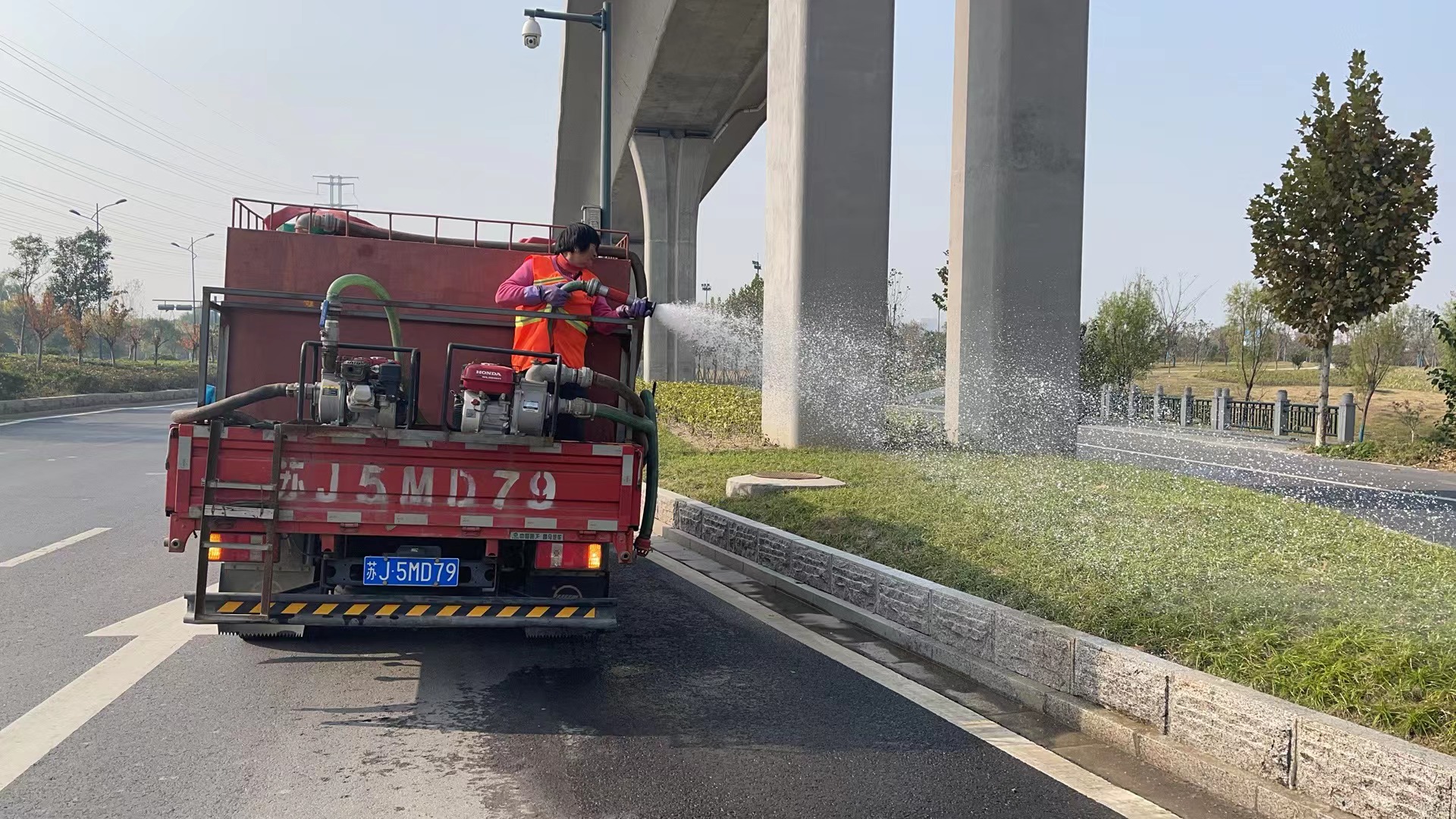 澆水照片.jpg 澆水照片.jpg