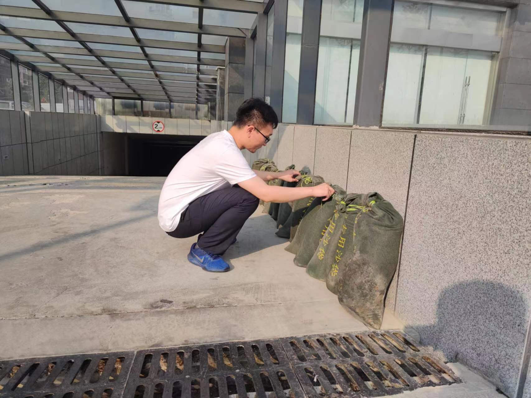 6公車平臺(tái).jpg 6公車平臺(tái).jpg