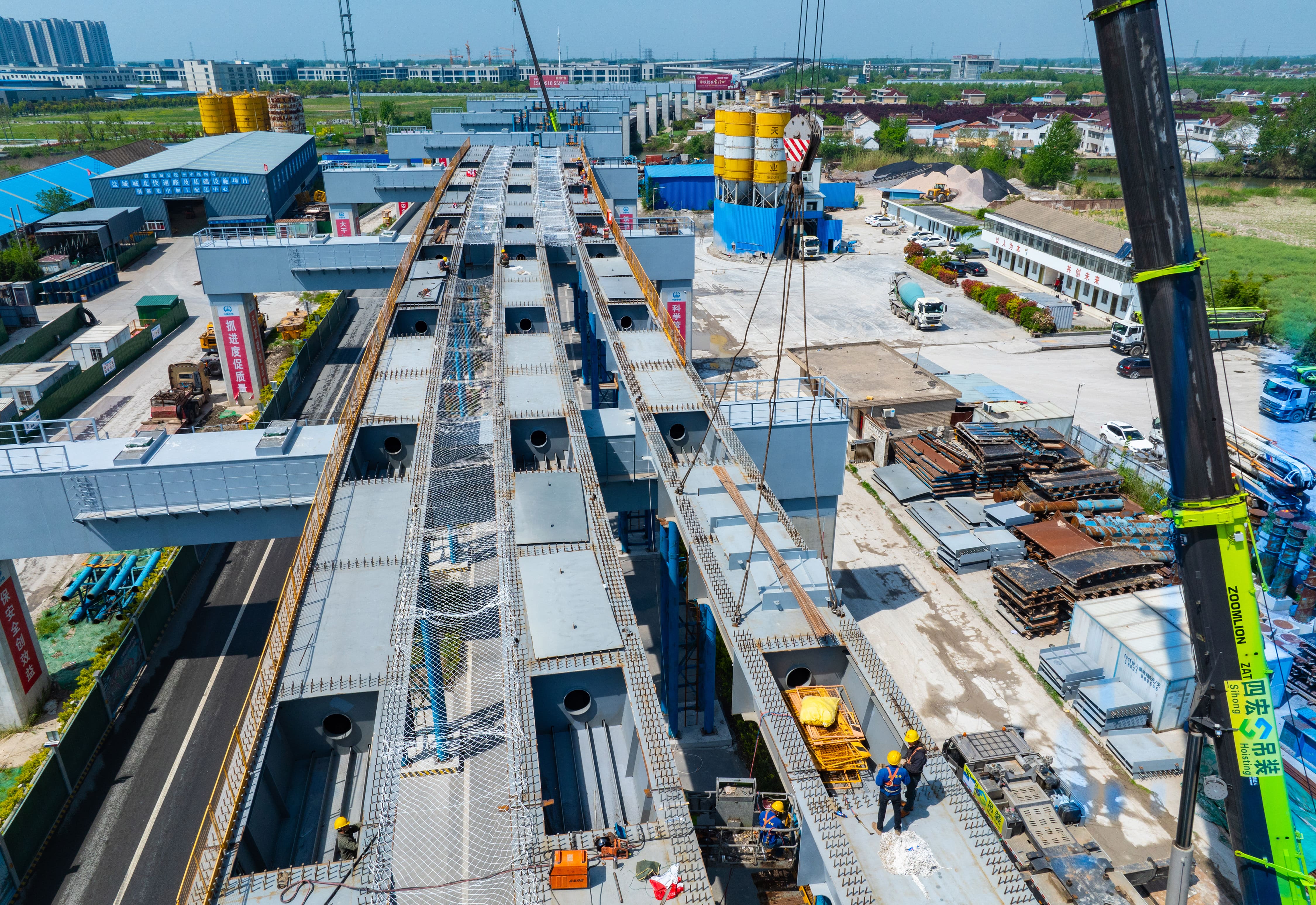 高架四期新業(yè)路高架建設(shè)工地。.jpg