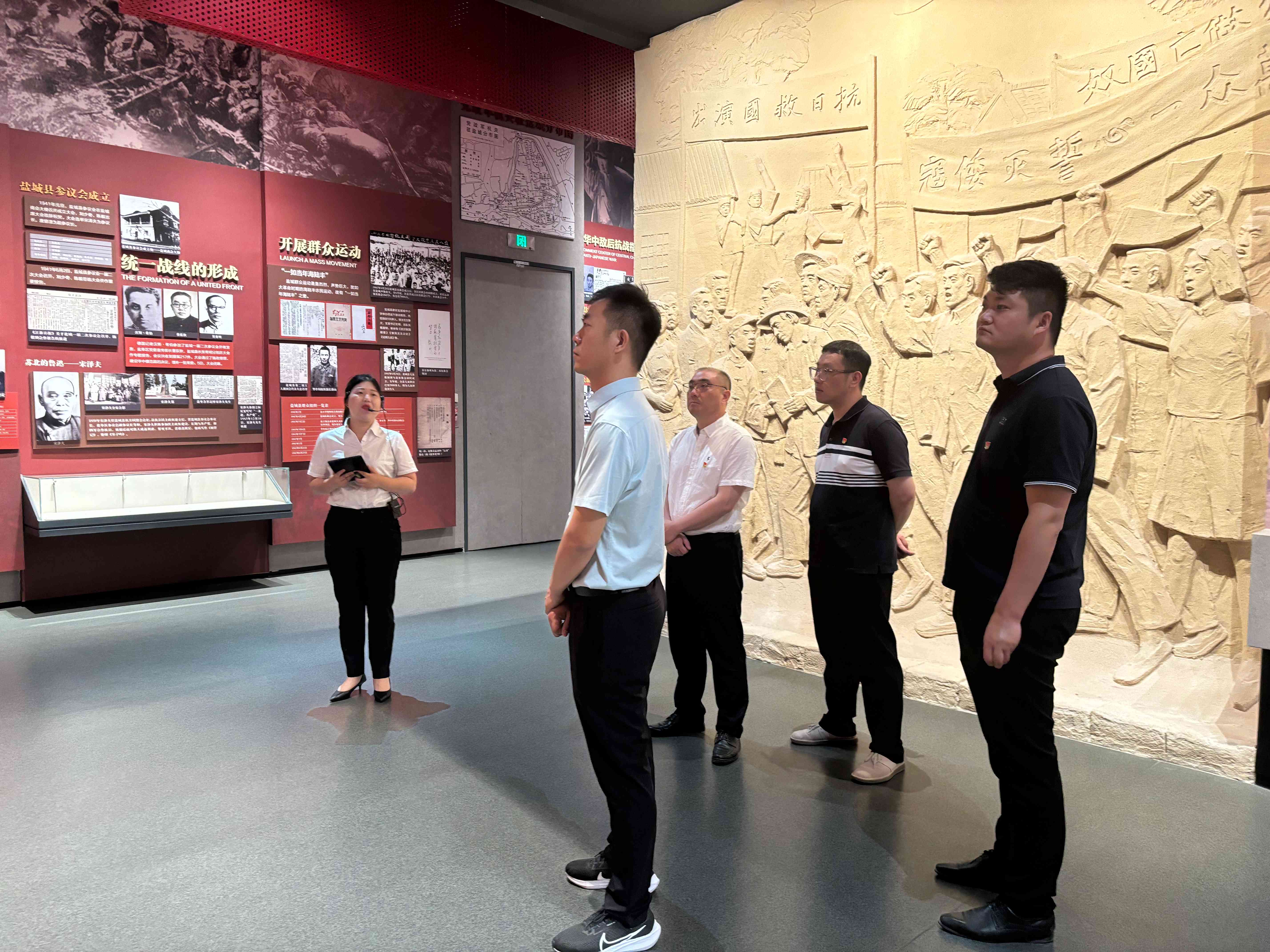 “傳承紅色基因 賡續(xù)紅色血脈” (3).jpg