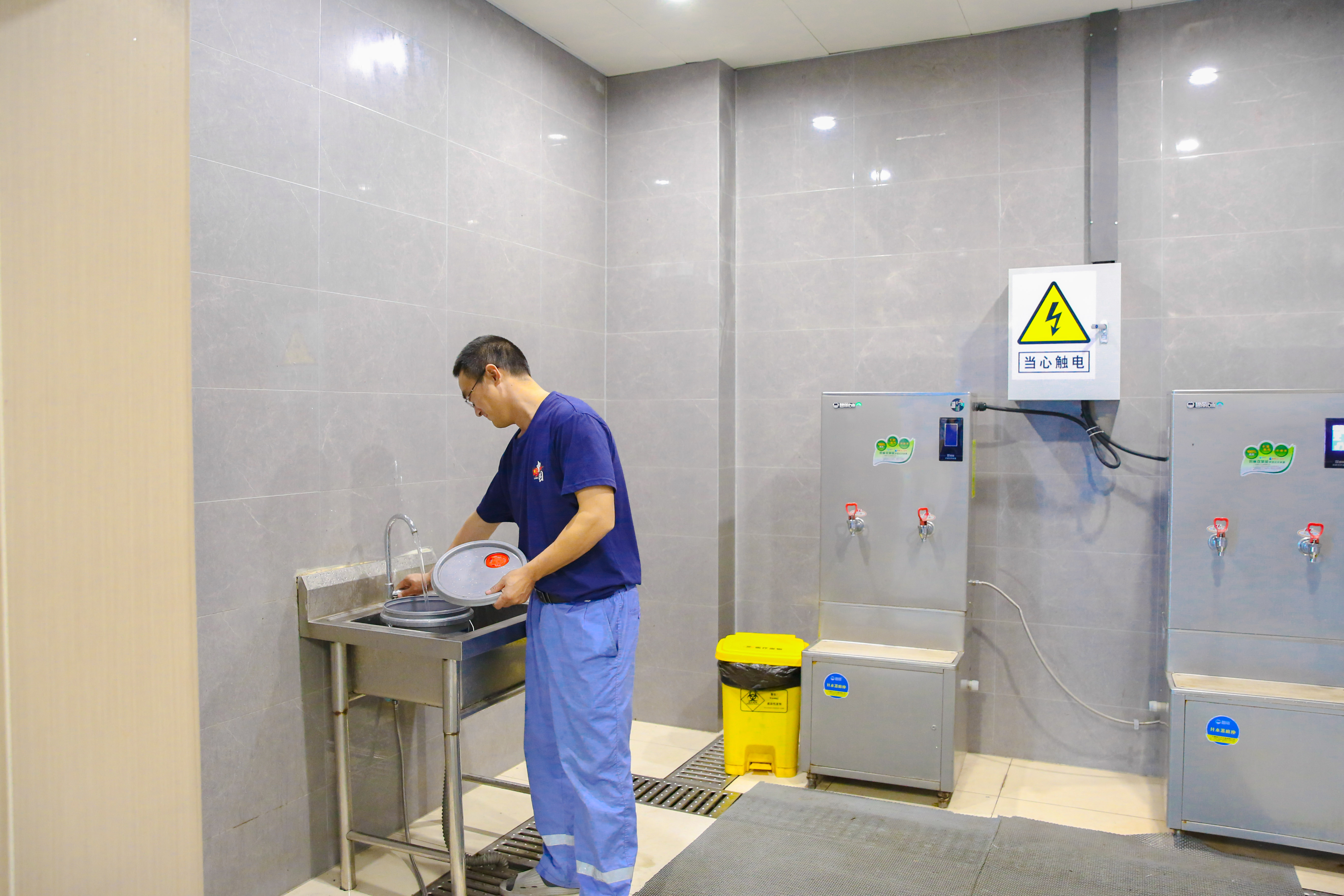 臨海服務(wù)區(qū)2.jpg 臨海服務(wù)區(qū)2.jpg