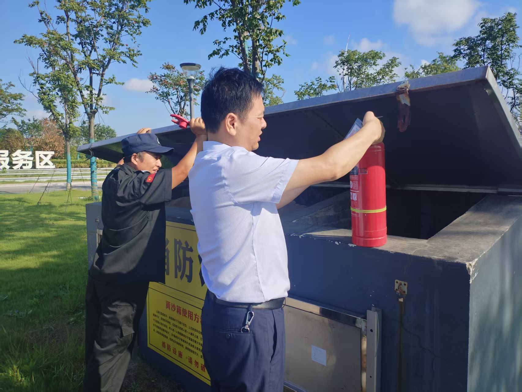 服務(wù)區(qū)4.jpg 服務(wù)區(qū)4.jpg