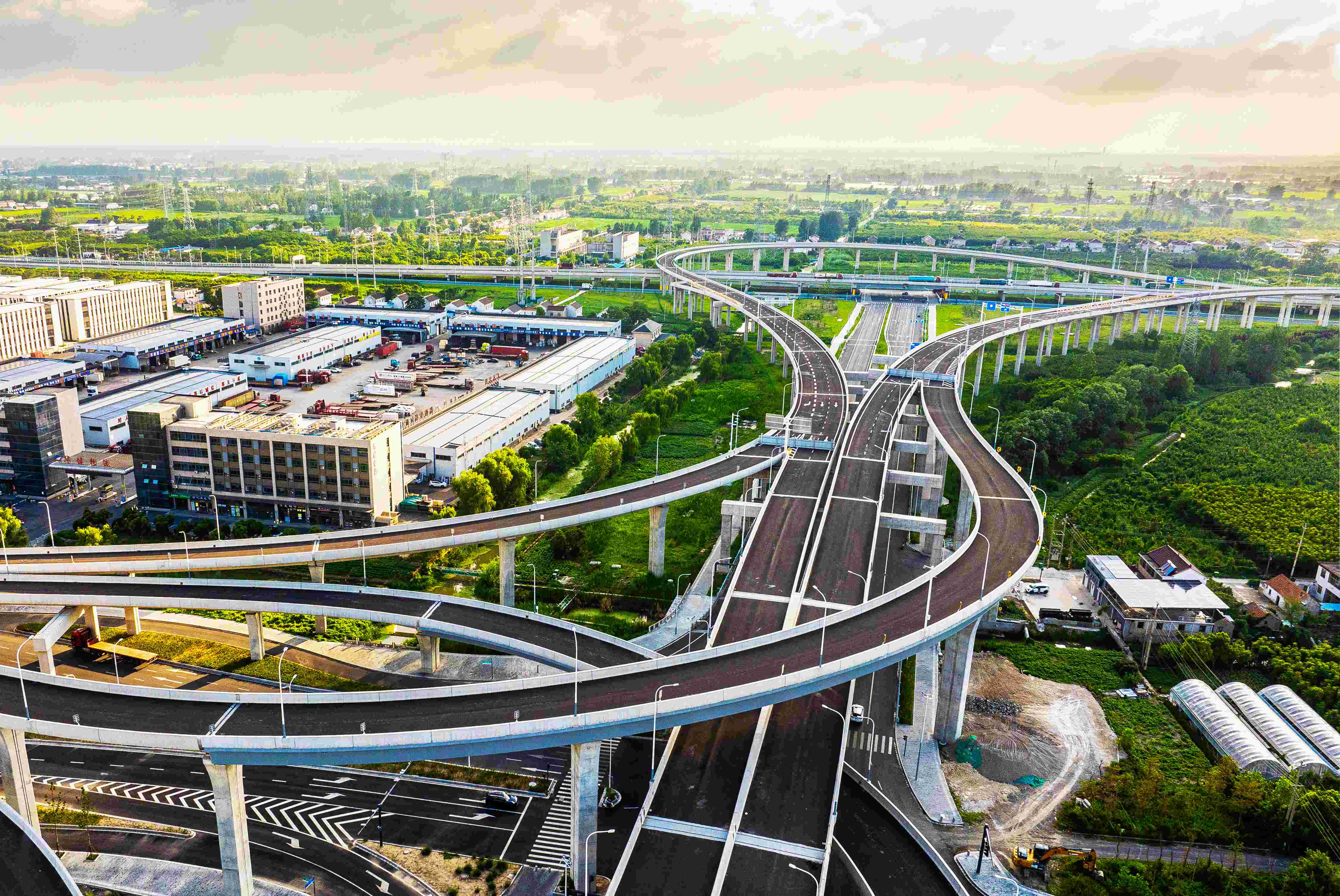 新業(yè)路高架與開創(chuàng)路高架和204國道鹽阜快速通道互通樞紐.jpg 新業(yè)路高架與開創(chuàng)路高架和204國道鹽阜快速通道互通樞紐.jpg