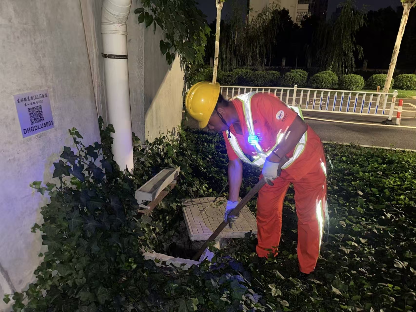 錯峰作業(yè) 筑牢防暑屏障2.jpg