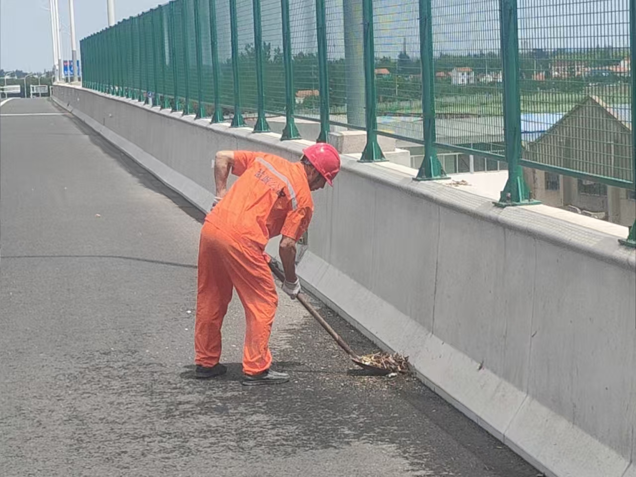 重點(diǎn)路段 匠心守護(hù)保暢通2.jpg